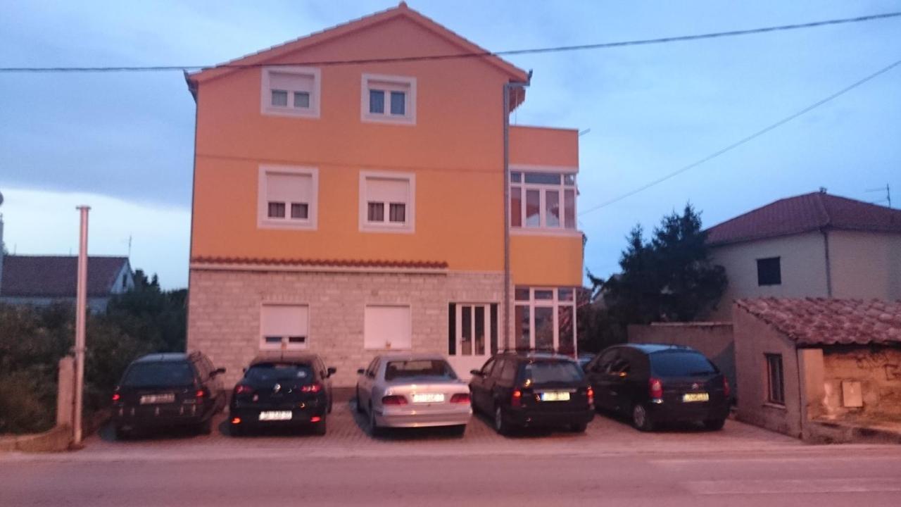 Apartments With A Parking Space Kastel Kambelovac, Kastela - 21645 Exterior photo